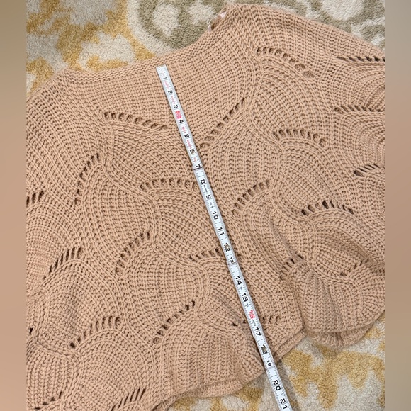 Anthropologie Elodie Cropped Scalloped Hem Oversized Sweater Large - Picture 5 of 6